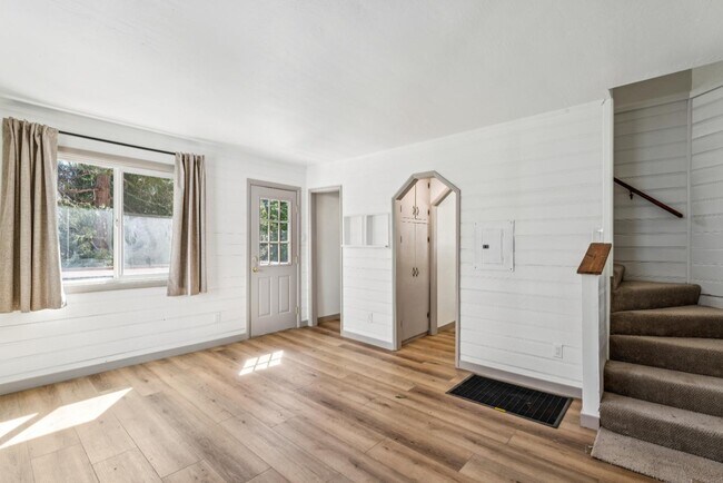 Foto del edificio - 28880 Cedar Dr