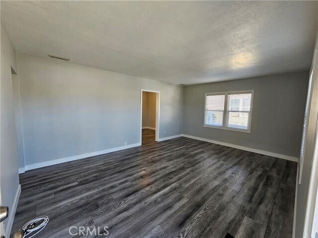Foto del edificio - 8844 Emerald Ave