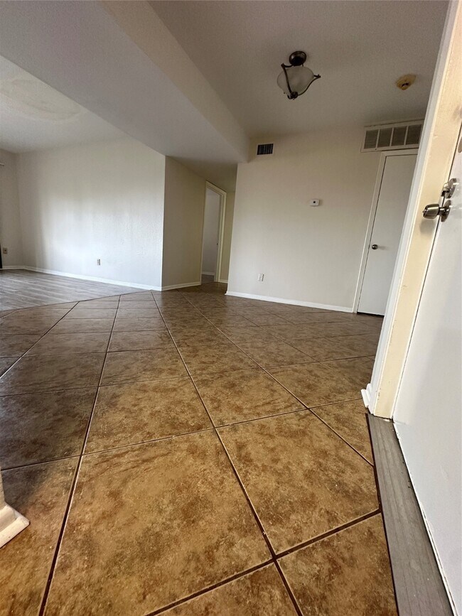 Building Photo - 8421 Hearth Dr