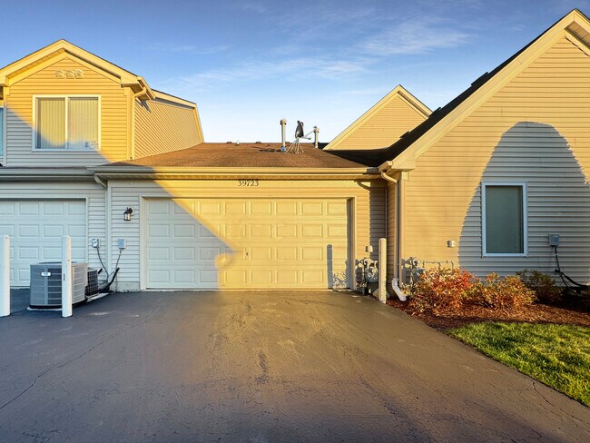 Building Photo - 39723 Warren Ln