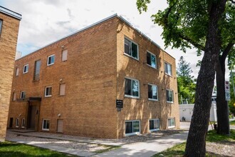 Building Photo - Don Wright Apartments