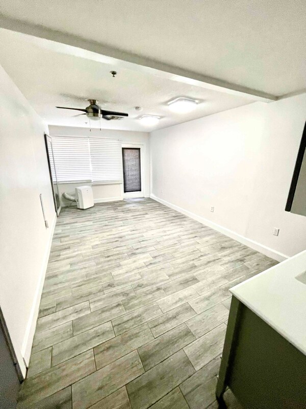 Foto del edificio - 840 E Washington St