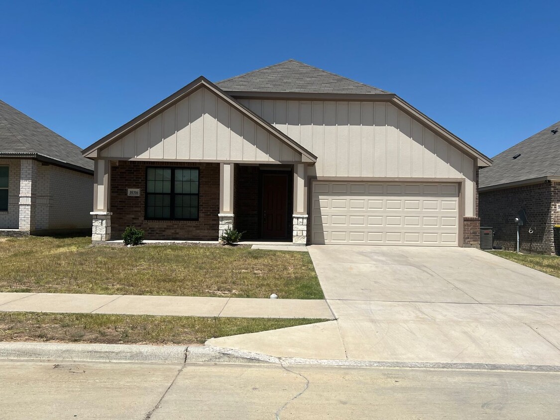 Foto principal - 3 bedroom 2 Bath home located in Southfork...