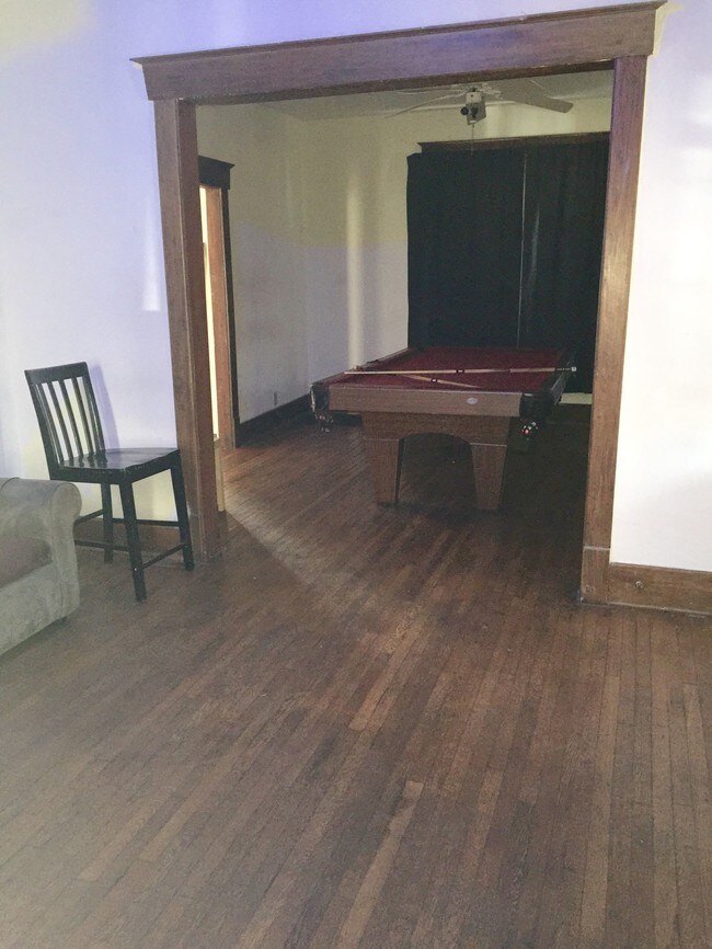 Building Photo - 605 S Elm St