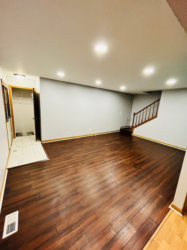 Foto del edificio - 84 Maplewood Dr