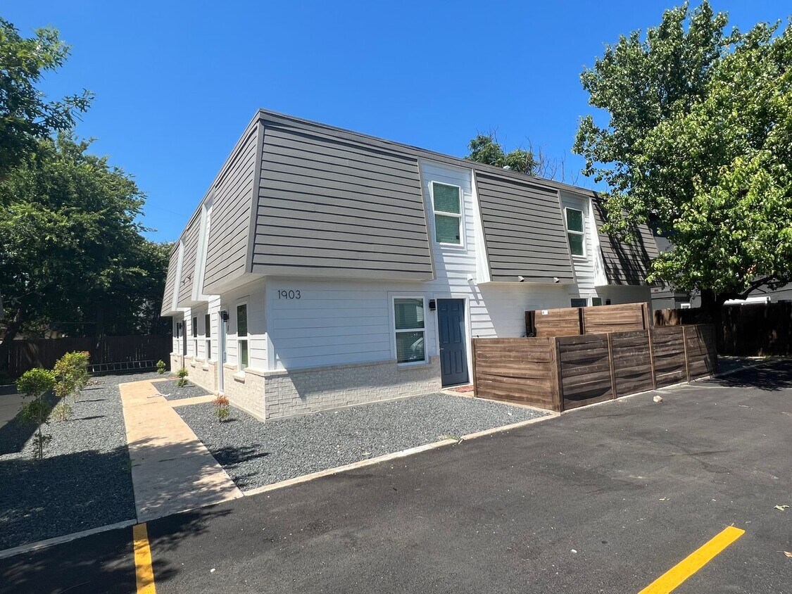 Foto principal - IN THE LOOP 2BD/1BA Brand New Finish Out /...