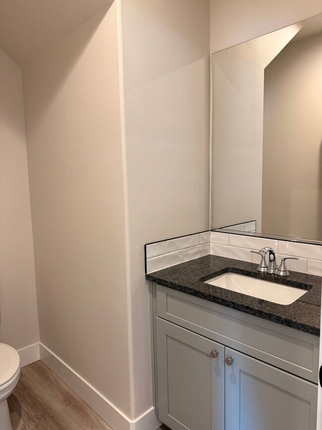 Foto del edificio - New town house in Post Falls!