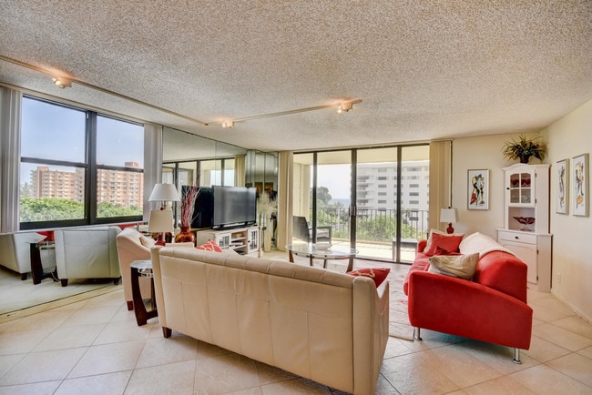 Foto del edificio - 4600 S Ocean Blvd
