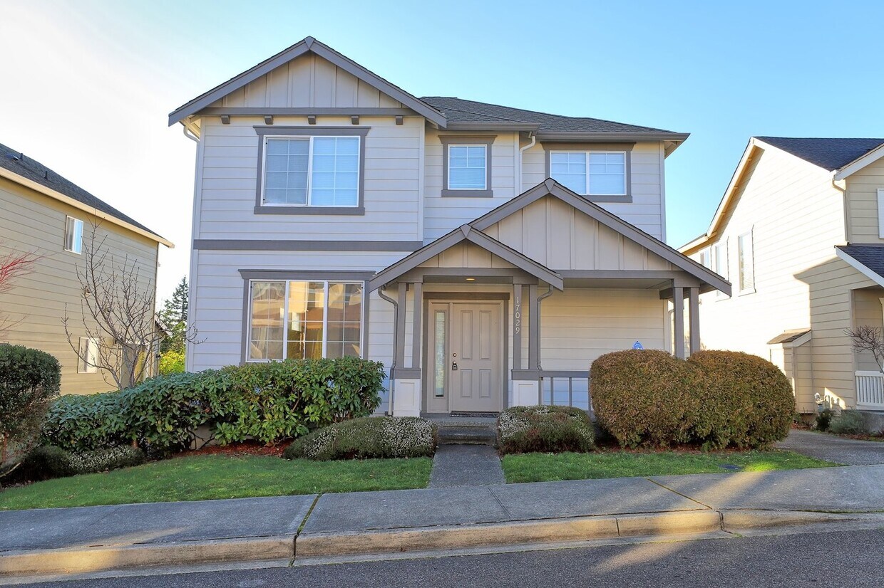 Primary Photo - Newer 3 Bed 2.5 Bath Home in Great Location