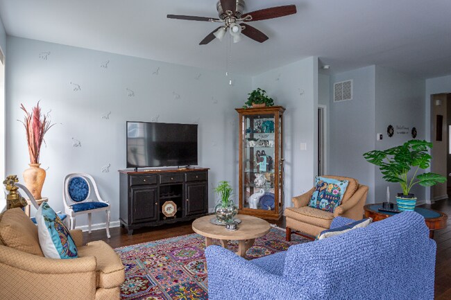 Foto del edificio - 2717 Van Cliburn Cir