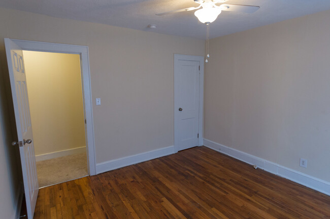 Building Photo - 4 BR 4 BA in Normaltown!