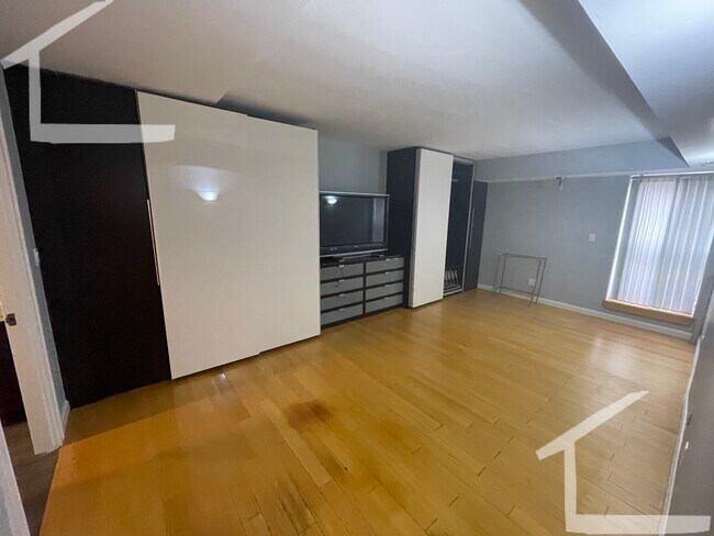 Foto del edificio - 57 Broadlawn Park