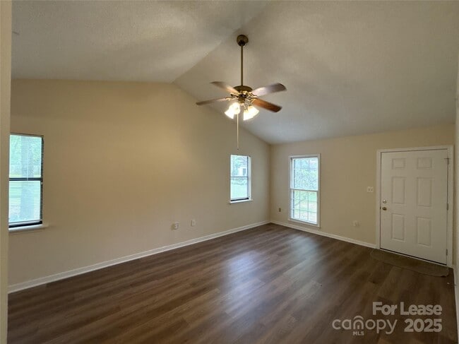 Building Photo - 6506 Doubletree Dr