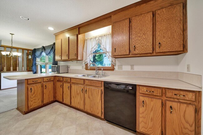 Foto del edificio - Lovely 3 Bed 2 Bath Ranch Home on Large Lot!