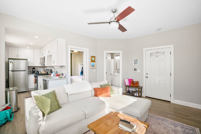 Building Photo - 933 21st St