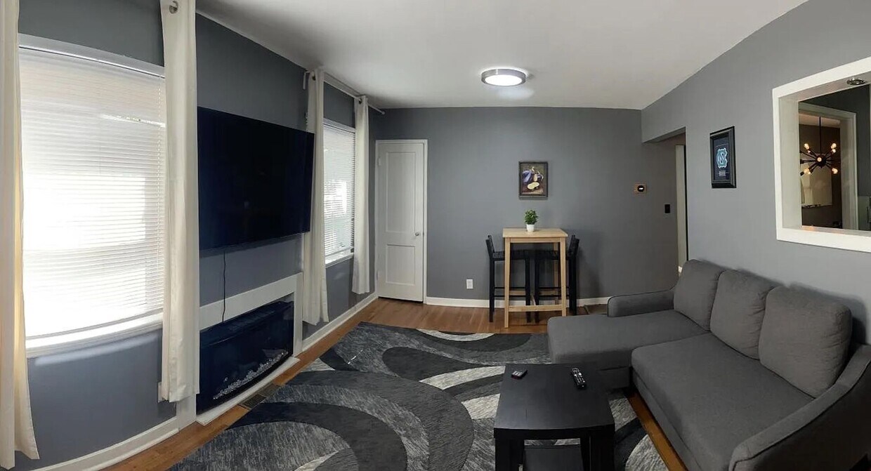 2 Bedroom Apartment In Great Location!! - 2 Bedroom Apartment In Great Location!!