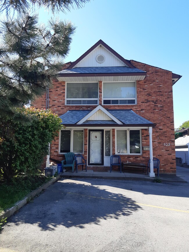Quiet building near amenities - 109 George St