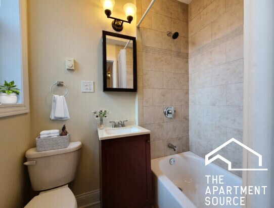 Foto del edificio - 818 W Diversey Pky