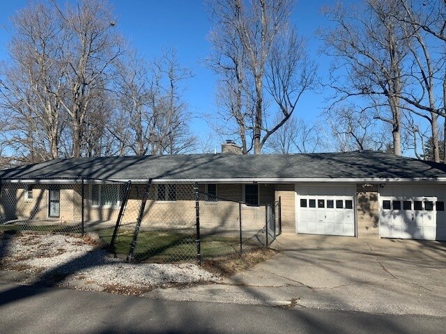 Primary Photo - 4375 W Forrest Park Dr
