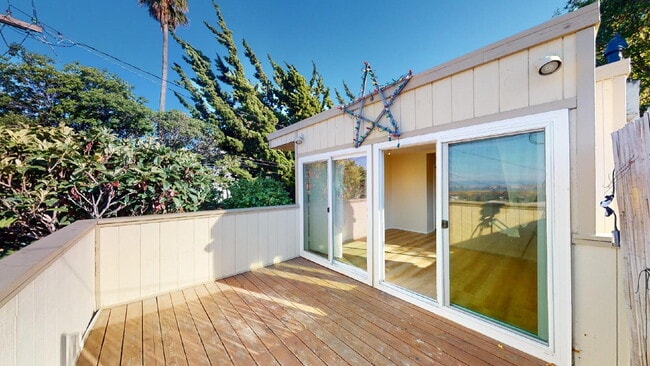 Building Photo - Exceptional Brisbane Home Offering Space, Style & Sunsets