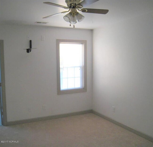 Building Photo - 133 Starling Rd