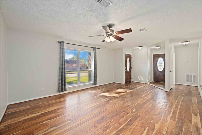 Foto del edificio - 9809 Condor Dr