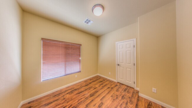 Building Photo - Gorgeous 5 bedroom home in Southern Highlands area