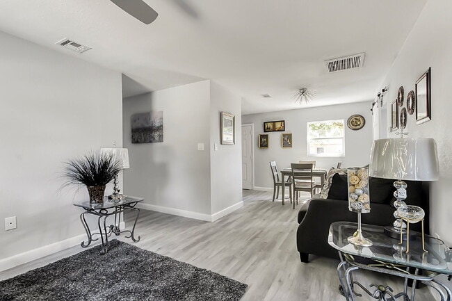 Building Photo - Beautiful Ranch Home in a Quiet Community.