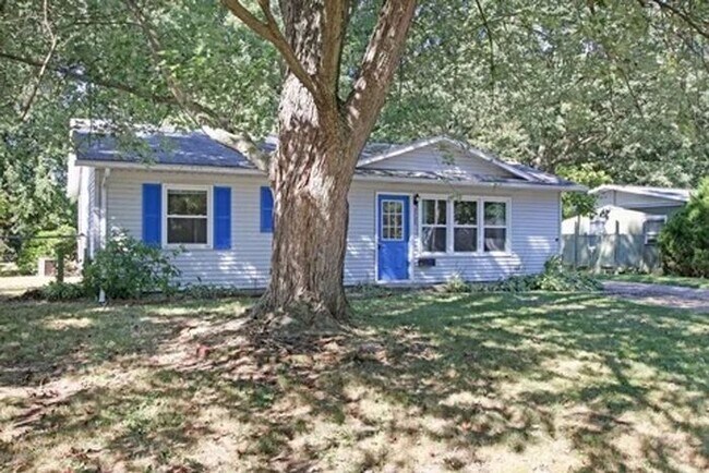 Foto del edificio - Charming, remodeled 3-Bed/1-Bath Parchment ranch style home with enclosed yard and garage
