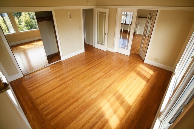 Building Photo - 477 41st St