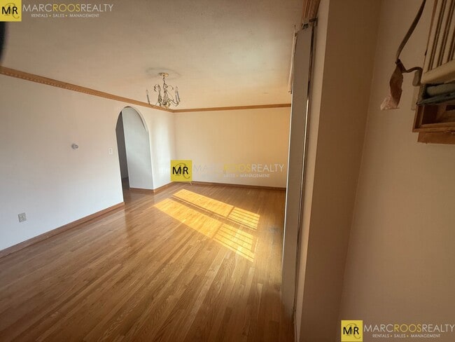Foto del edificio - 1030 Bennington St