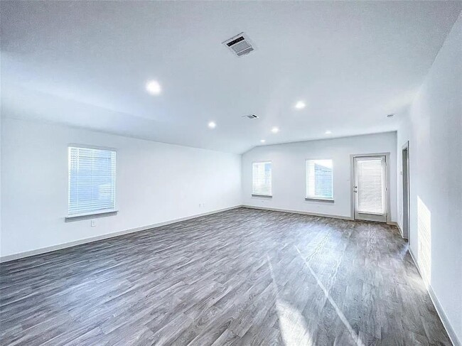 Building Photo - 7822 Golden Rubia Ln