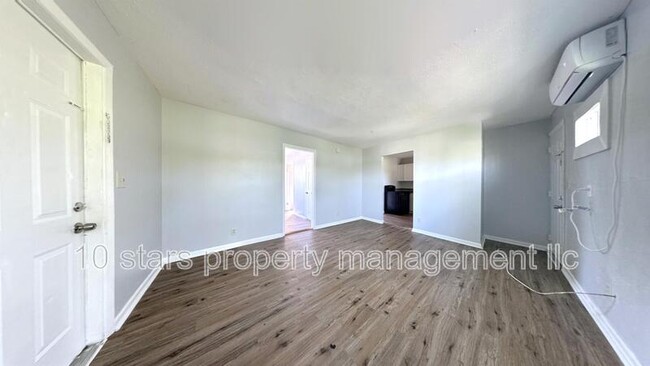 Building Photo - 1045 11th Ave NW