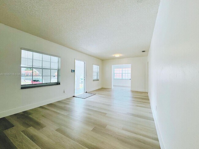 Building Photo - 115 W 37th St