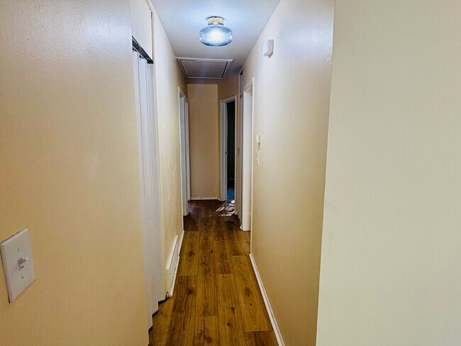 Foto del edificio - Remodeled Detroit rental available now!