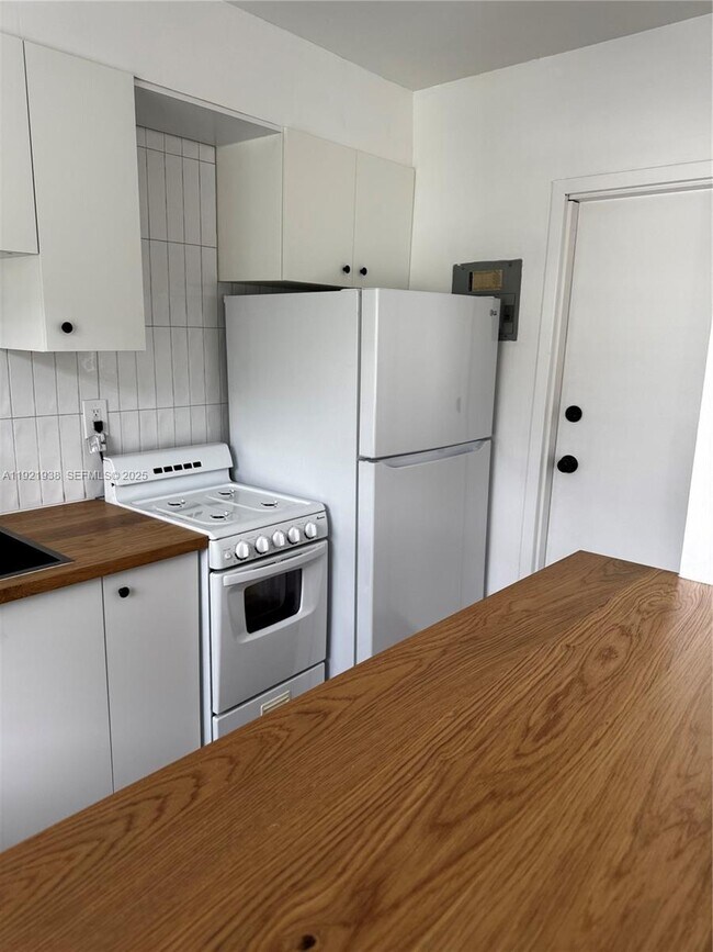 Foto del edificio - 725 NE 91st St