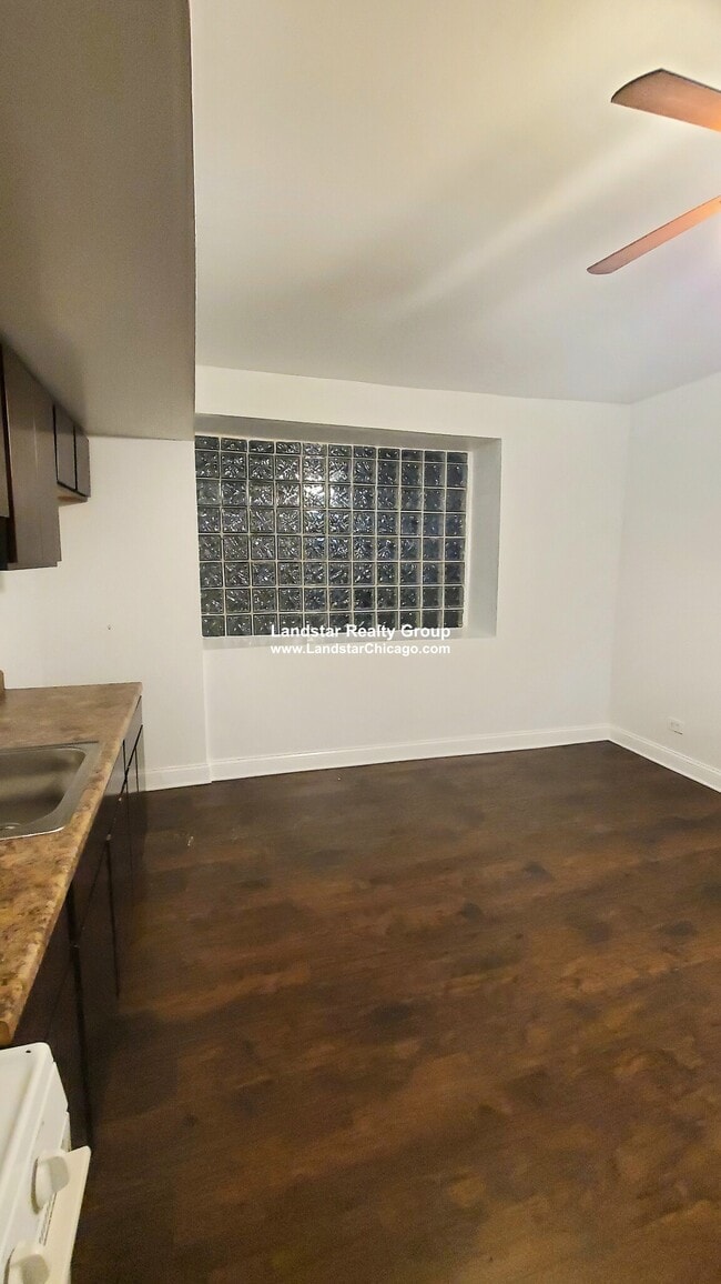 2306 W Rosemont Ave Unit G, Chicago, IL 60659 Condo for Rent in Chicago, IL