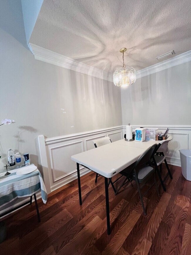 Foto del edificio - 3 BR/ 2 BA townhome located in Lakeshore E...