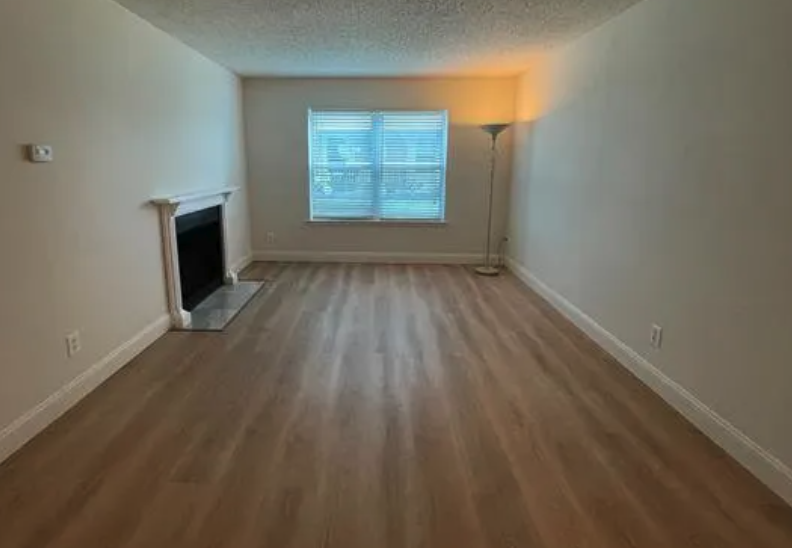 Foto principal - 2200 E Trinity Mls Rd