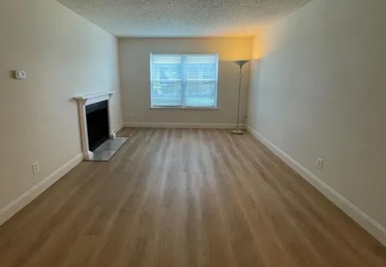Foto principal - 2200 E Trinity Mls Rd