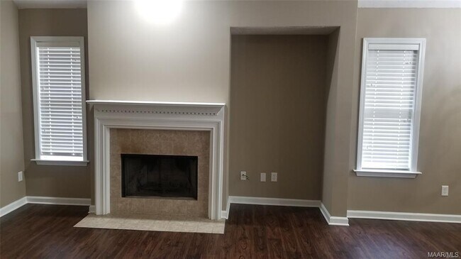 Building Photo - 9001 Saw Tooth Loop