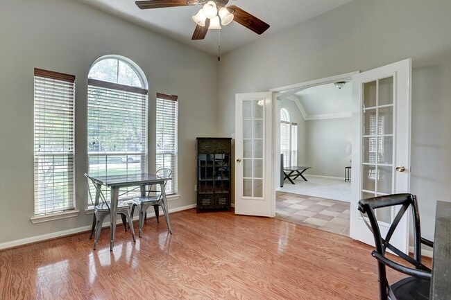 Building Photo - 9127 Morningstar Dr