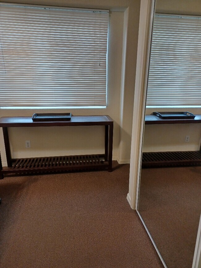 Building Photo - 115 Palomar Ave