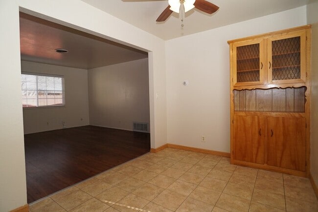 Building Photo - Cute 2 bedroom, 1 bath in Carmichael!