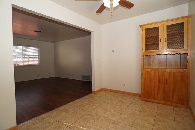 Foto del edificio - Cute 2 bedroom, 1 bath in Carmichael!