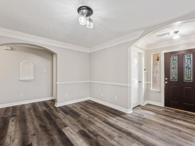 Foto del edificio - 7307 Village Lake Dr