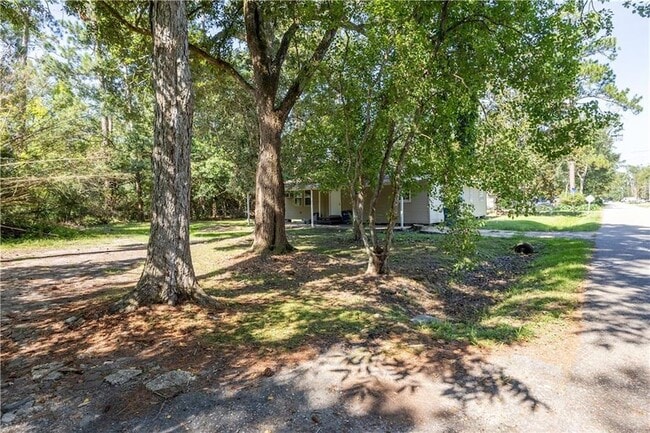 Building Photo - 59086 Dogwood Ln