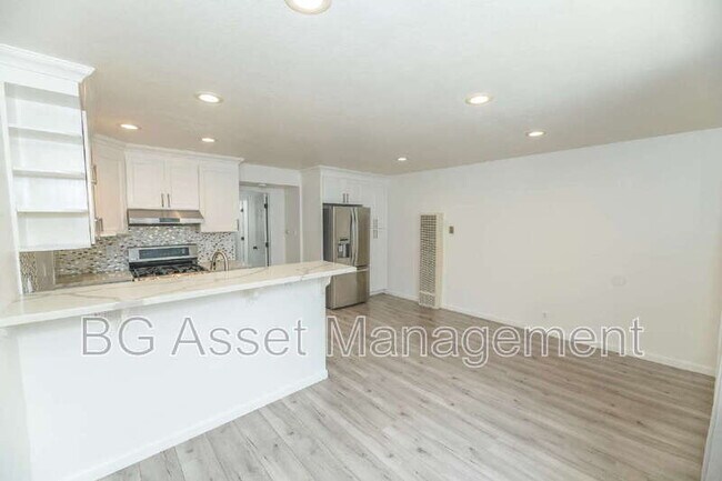 Building Photo - 1529 Alcatraz Ave