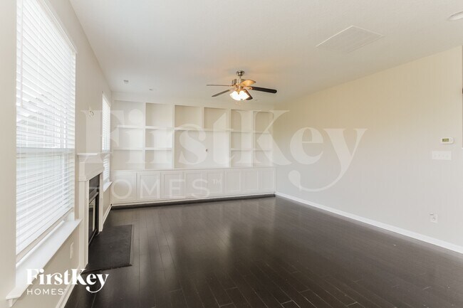 Foto del edificio - 9829 Skybluff Cir