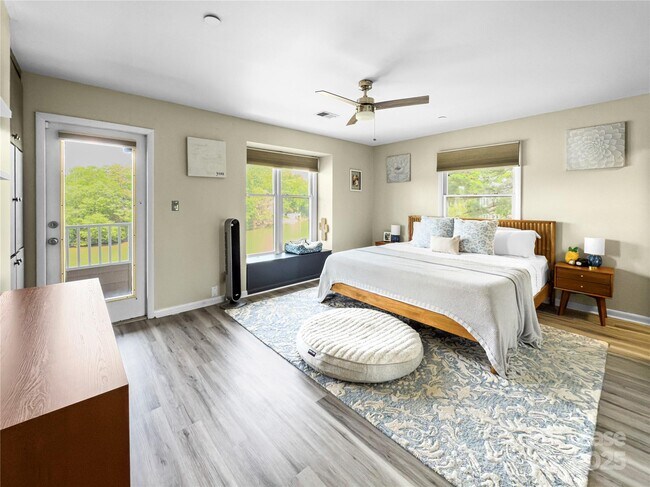 Foto del edificio - 9808 Emerald Point Dr